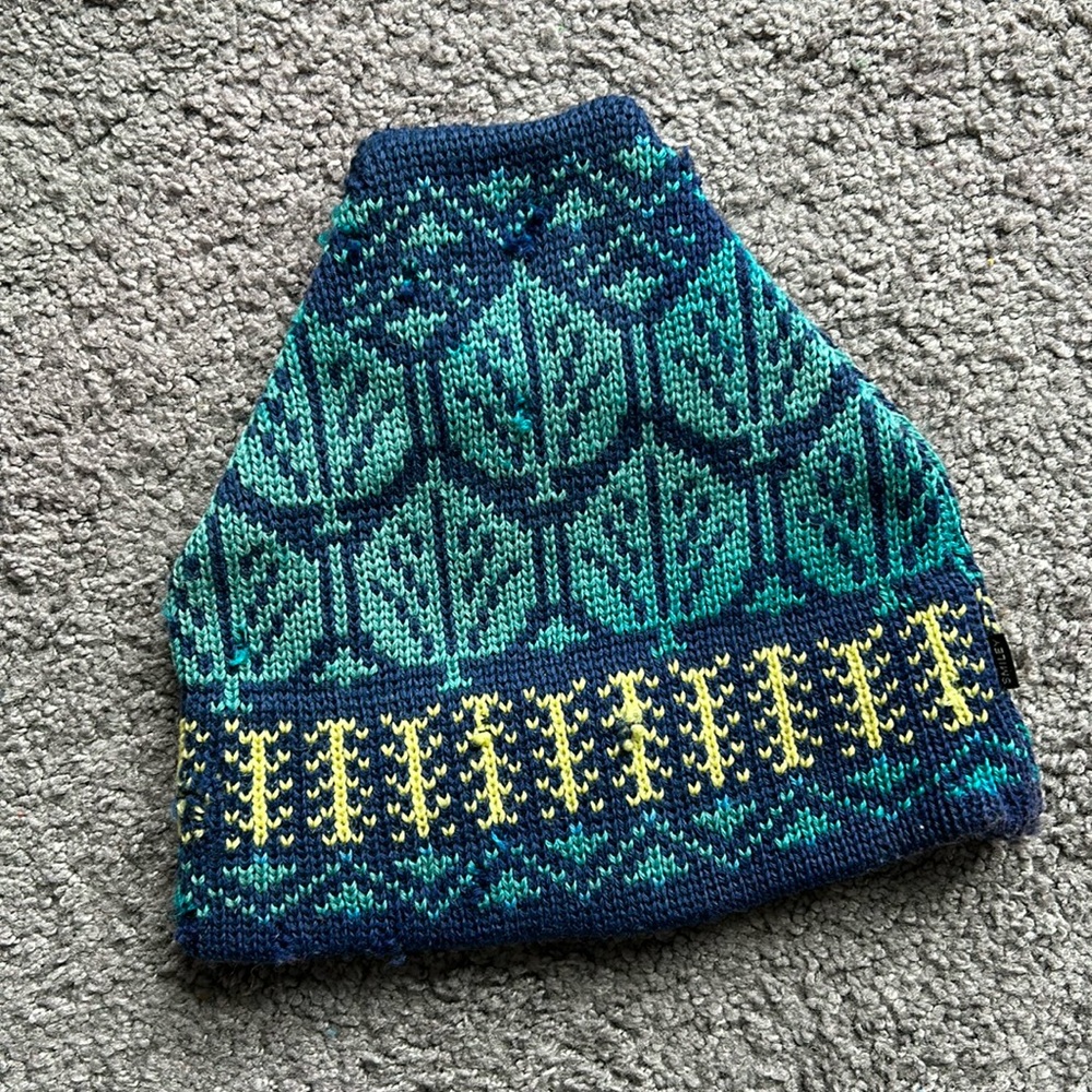 Original vintage smiley 80s ski hat 
Wool super warm and dry
